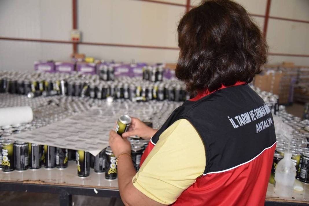 O kentte 17 ton çürümüş et ele geçirildi! Restoranlara satmak üzereyken yakalandılar 8